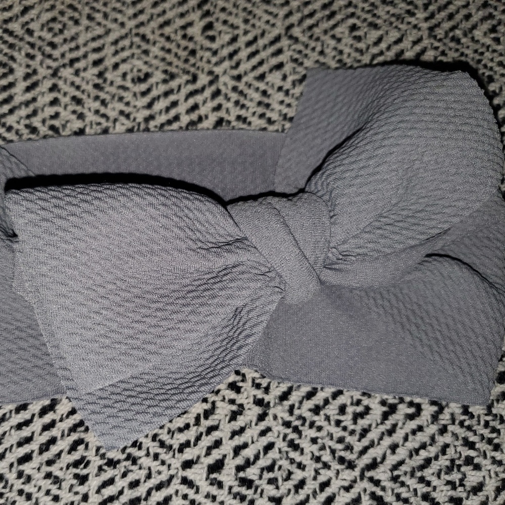 Grey bow